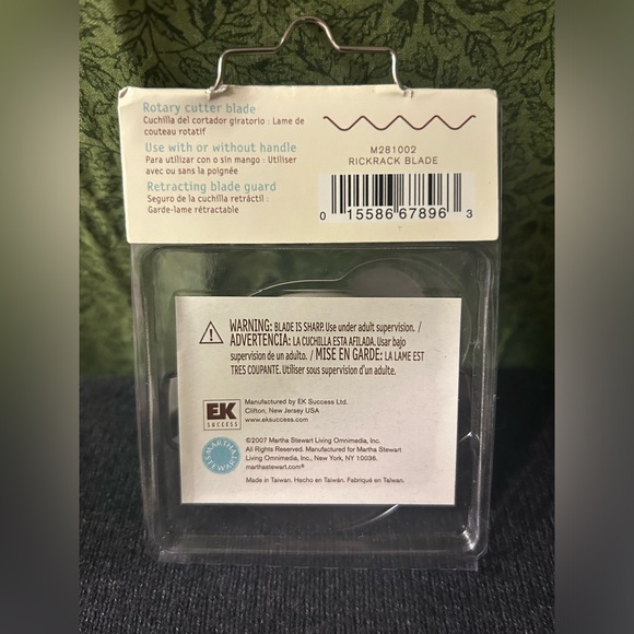 Martha Stewart Crafts Lot: Farm Barn Corner Paper Punch, 2 Rotary Blade Cutters - Picture 6 of 8